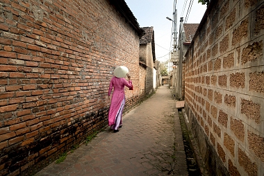 Duong Lam Ancient village tour