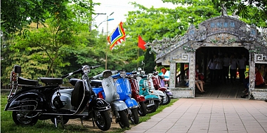 Discover the peaceful Hue on Vespa